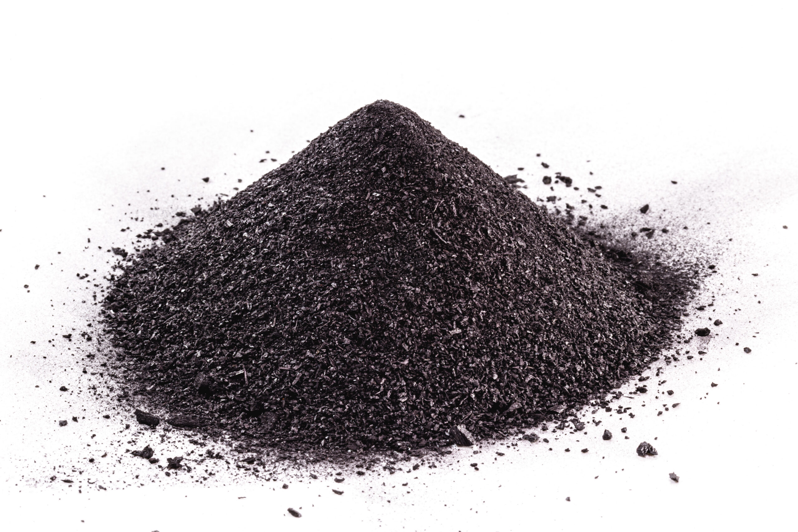 Black powdered substance in a conical mound on a white background, commonly used in various industrial applications, including metallurgy and as a pigment.